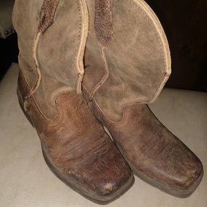 Boys Ariat boots size 1